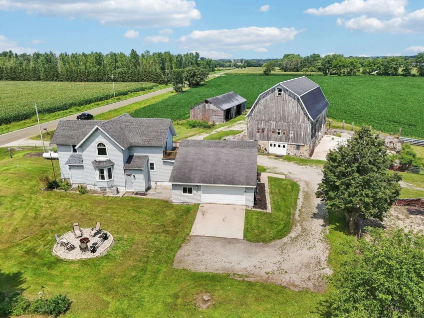 wisconsin farmhouse