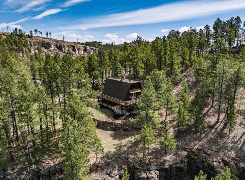 Creek-side South Dakota Cabin
