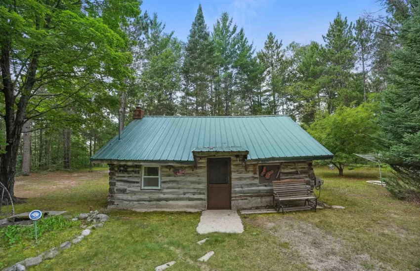 michigan log cabin