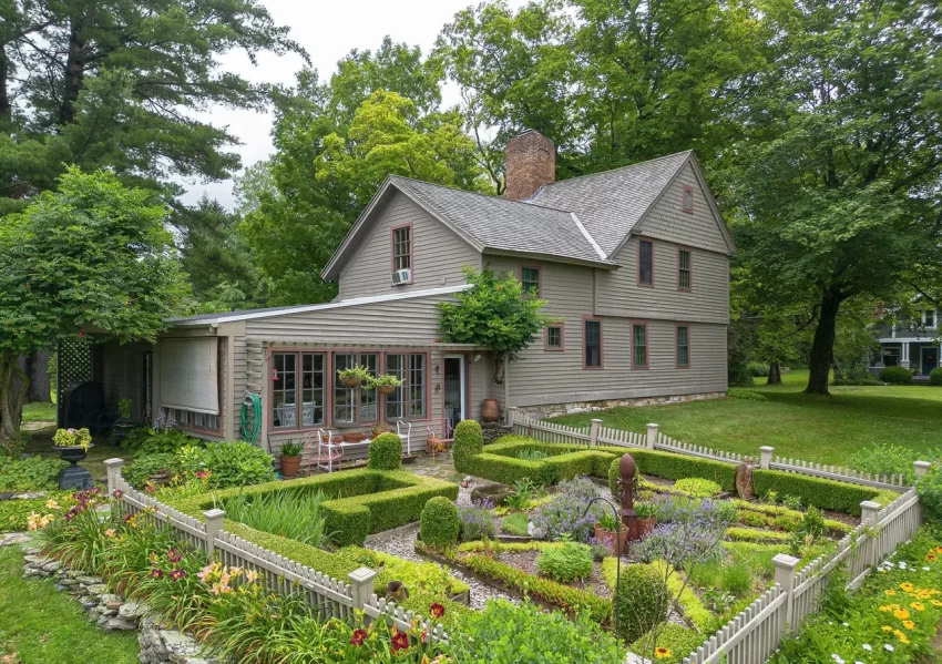 Massachusetts colonial