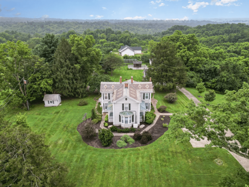 Former Kentucky Bed & Breakfast