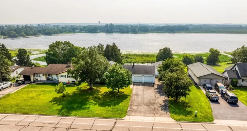 lakefront minnesota home