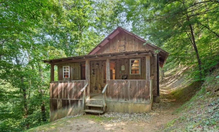 Tiny Mountain Cabin