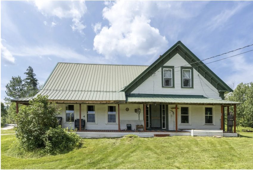 Maine Country Farmhouse
