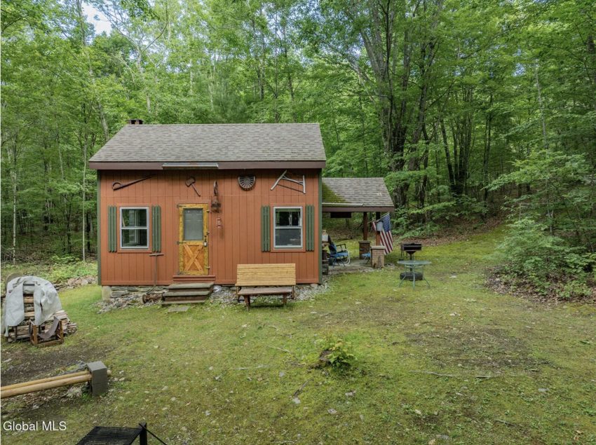 New York Off-Grid Cabin