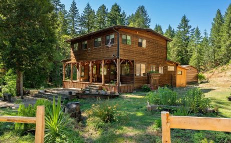 Oregon Off-Grid Cabin