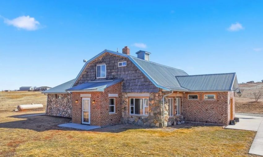 Gambrel Style South Dakota Home