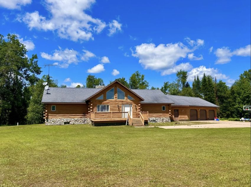Wisconsin Log Ranch Home