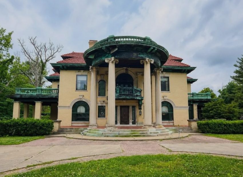 Seven Bedroom Illinois Home