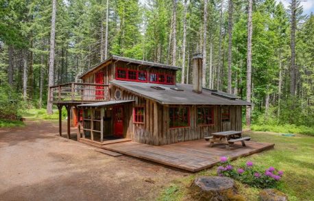 Off-Grid Oregon Cabin