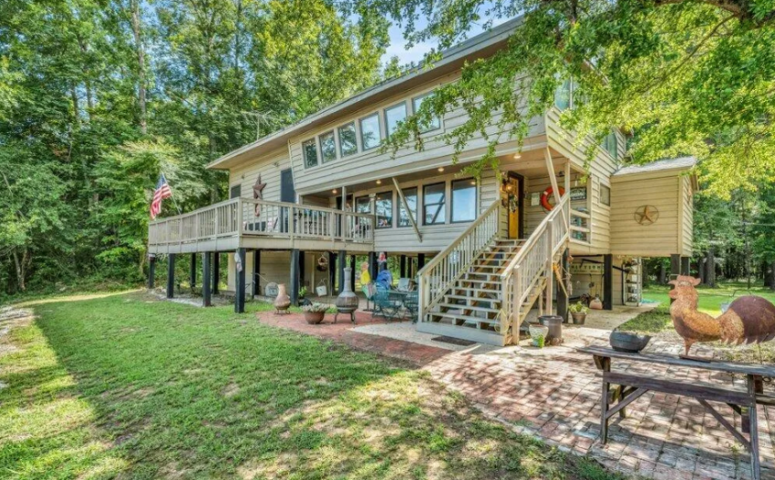 riverfront mississippi home
