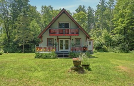 Adorable Vermont Chalet