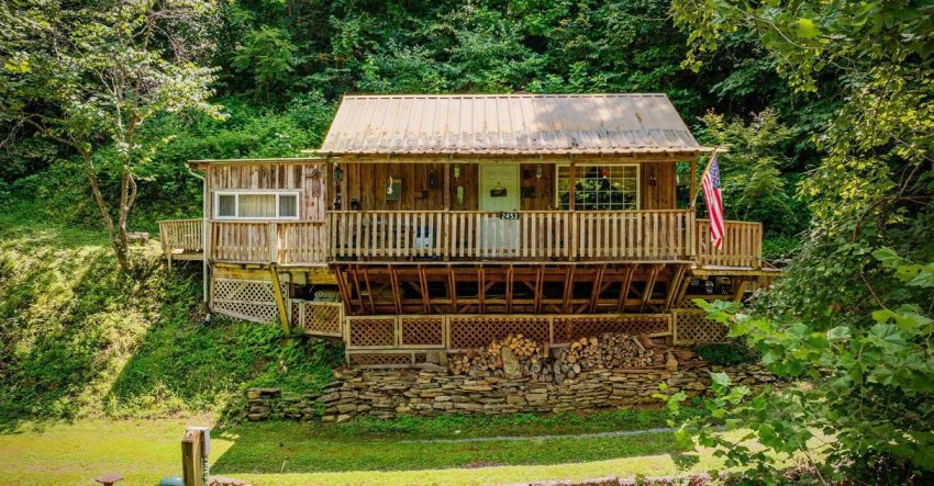 Off-Grid Virginia Cabin